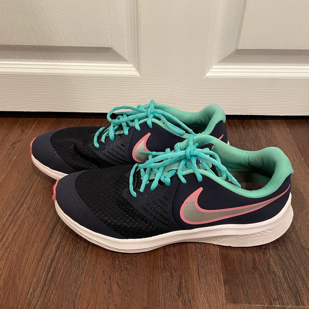 Women’s Nike Sneakers - 6.5
